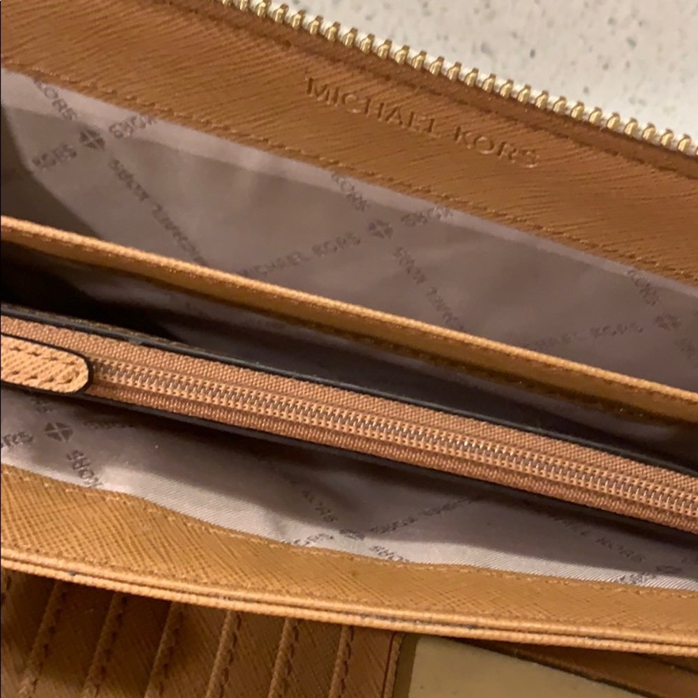 Michael Kors Wallet Set - Picture 5 of 6